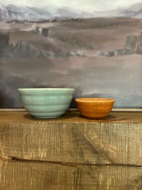 Set of 2 Vintage Bauer Ring Pottery Green Orange  Bowl CA 1930/40a Collectible
